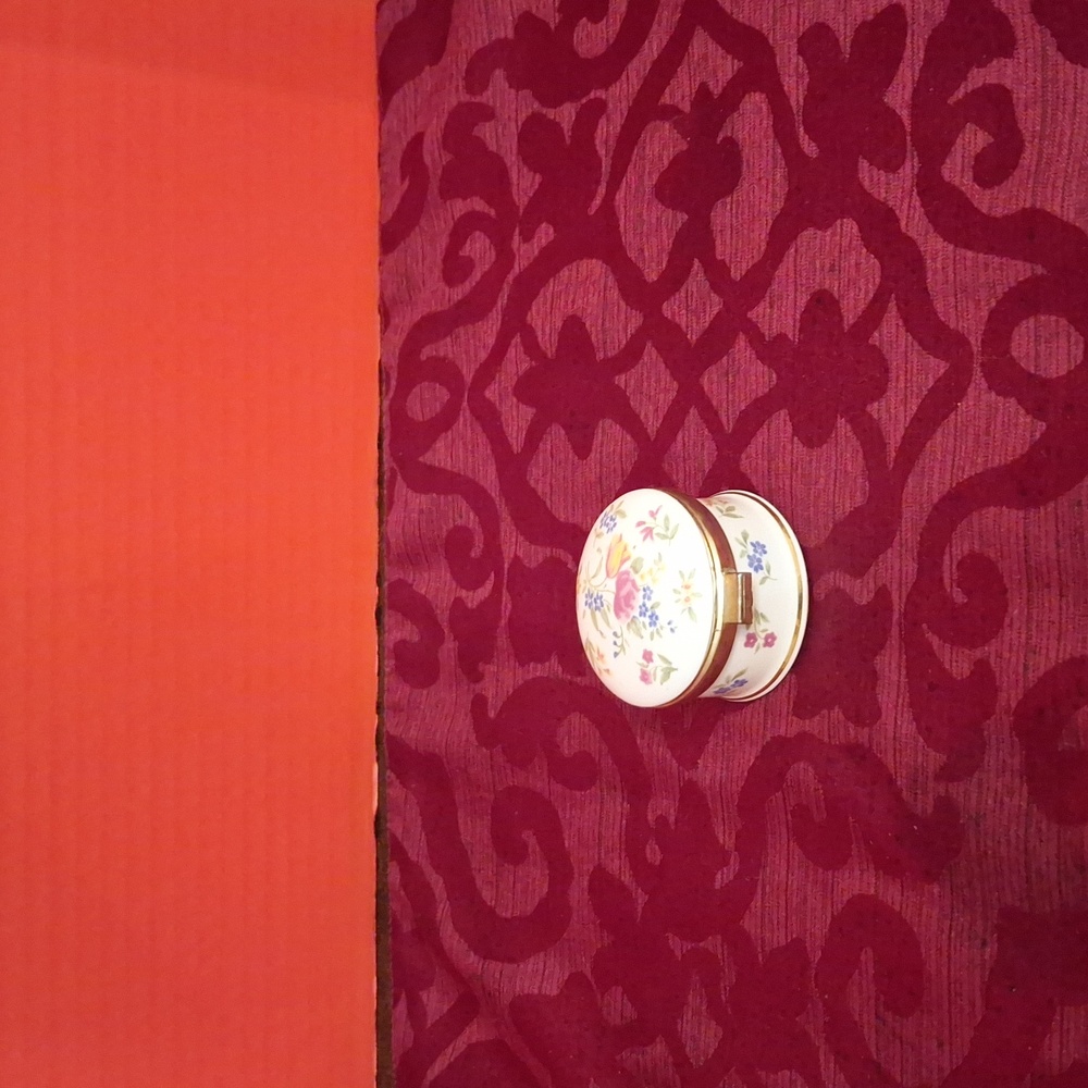 English Trinket Box - Picture 2 of 3